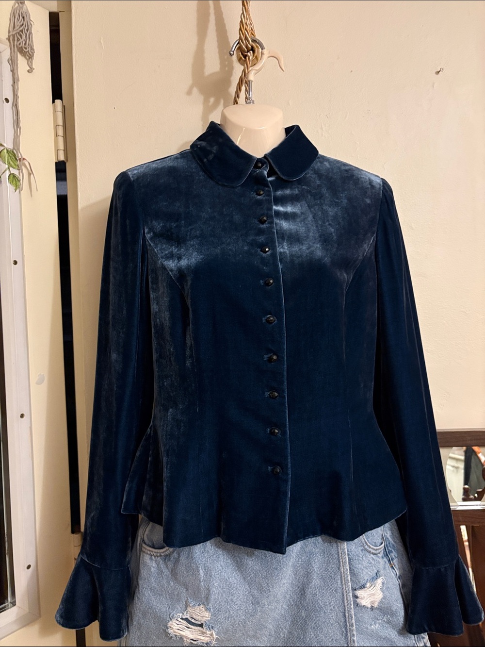 Lauren Ralph Lauren Deep Navy Velvet Button-Front Blazer. Rayon. Silk